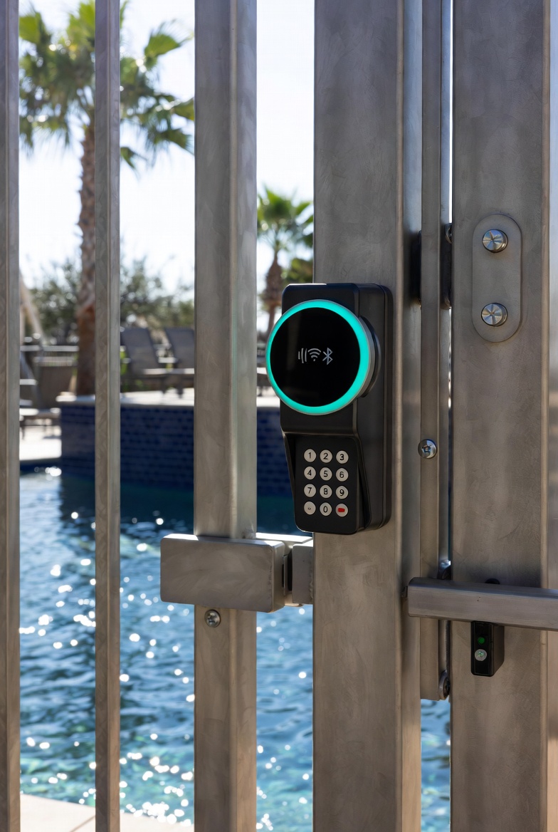 pool door